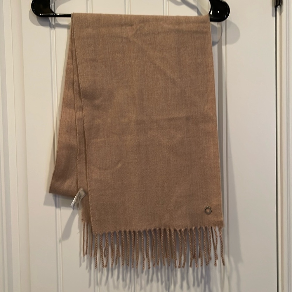 Women’s scarf